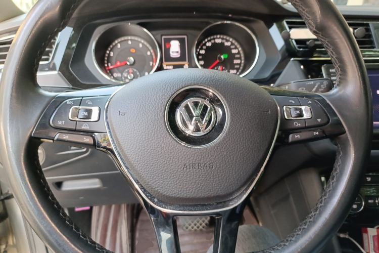 Used Volkswagen Tiguan L 2018 330TSI Automatic Two-Wheel Drive Luxury Edition Steering Wheel