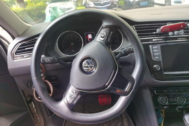 Used Volkswagen Tiguan L 2018 Facelift 330TSI Automatic Two-Wheel Drive Luxury Edition Steering Wheel
