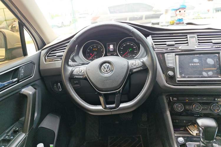 Used Volkswagen Tiguan L 2018 330TSI Automatic Two-Wheel Drive Comfort Edition Steering Wheel