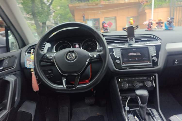 Used Volkswagen Tiguan L 2018 330TSI Automatic Two-Wheel Drive Luxury Edition Steering Wheel