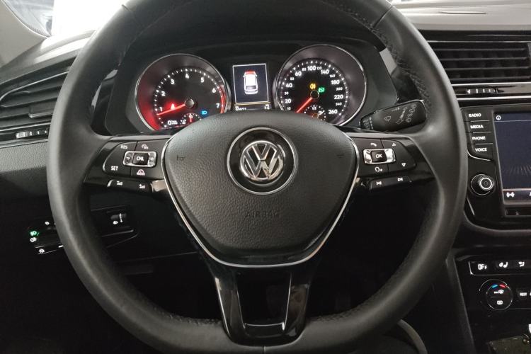 Used Volkswagen Tiguan L 2018 330TSI Automatic Two-Wheel Drive Luxury Edition Steering Wheel