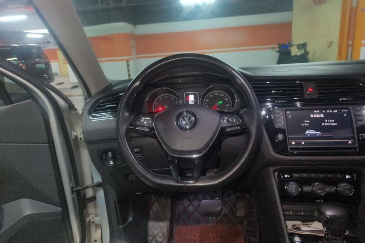 Used Volkswagen Tiguan L 2018 330TSI Automatic Two-Wheel Drive Luxury Edition Steering Wheel