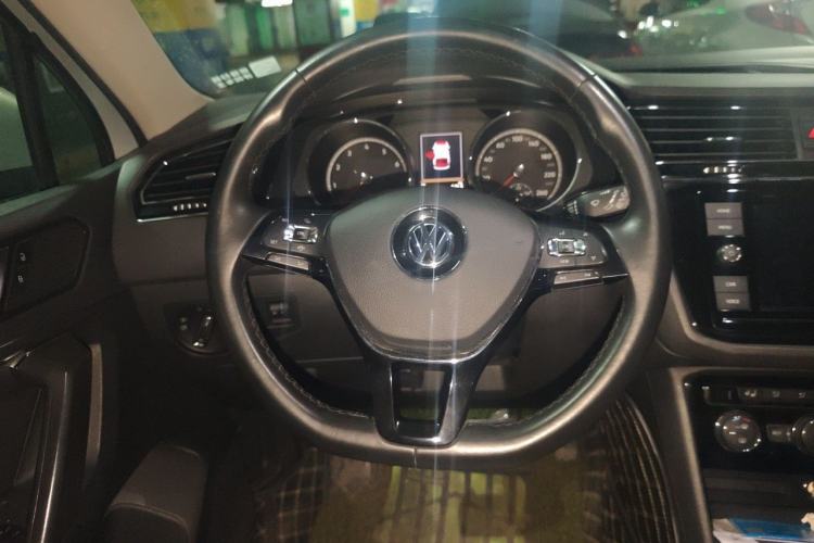 Used Volkswagen Tiguan L 2018 Facelift 330TSI Automatic Two-Wheel Drive Luxury Edition Steering Wheel
