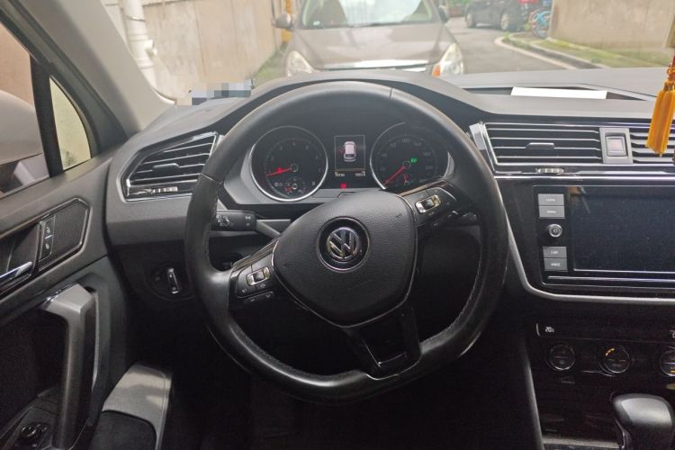 Used Volkswagen Tiguan L 2018 Revised Version 330TSI Automatic Two-Wheel Drive Comfort Edition Steering Wheel