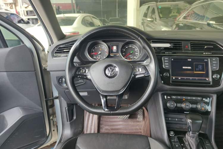 Used Volkswagen Tiguan L 2018 330TSI Automatic Two-Wheel Drive Luxury Edition Steering Wheel