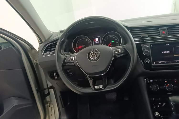 Used Volkswagen Tiguan L 2018 330TSI Automatic Two-Wheel Drive Luxury Edition Steering Wheel