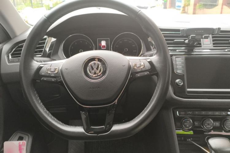 Used Volkswagen Tiguan L 2018 330TSI Automatic Two-Wheel Drive Flagship Edition Steering Wheel
