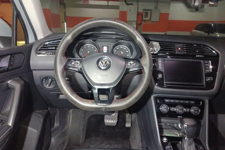Used Volkswagen Tiguan L 2018 330TSI Automatic Two-Wheel Drive Luxury Edition Steering Wheel