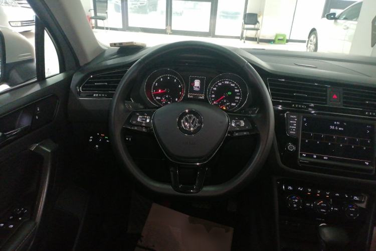 Used Volkswagen Tiguan L 2018 330TSI Automatic Two-Wheel Drive Luxury Edition Steering Wheel