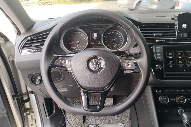 Used Volkswagen Tiguan L 2018 330TSI Automatic Two-Wheel Drive Flagship Edition Steering Wheel