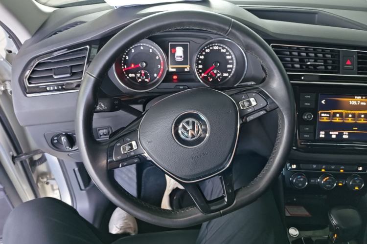 Used Volkswagen Tiguan L 2018 Revised Version 330TSI Automatic Two-Wheel Drive Comfort Edition Steering Wheel