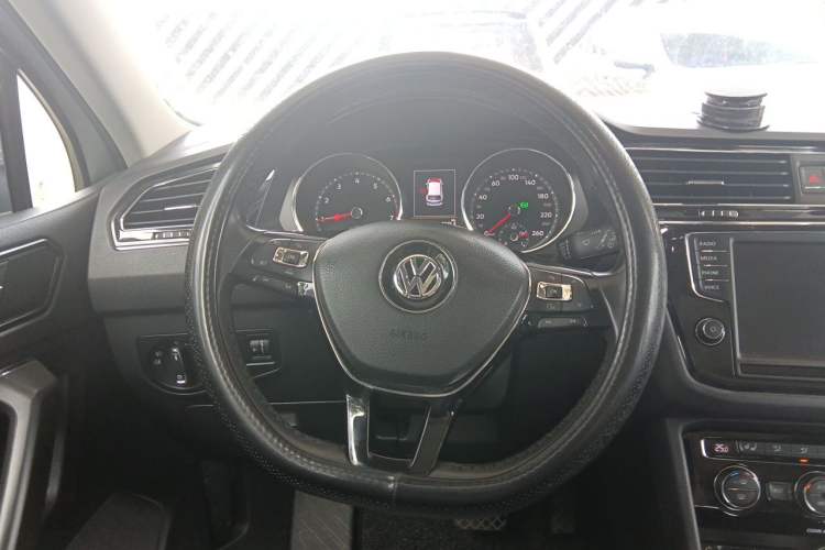 Used Volkswagen Tiguan L 2018 Facelift 330TSI Automatic Two-Wheel Drive Luxury Edition Steering Wheel