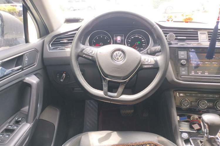 Used Volkswagen Tiguan L 2018 Facelift 330TSI Automatic Two-Wheel Drive Luxury Edition Steering Wheel