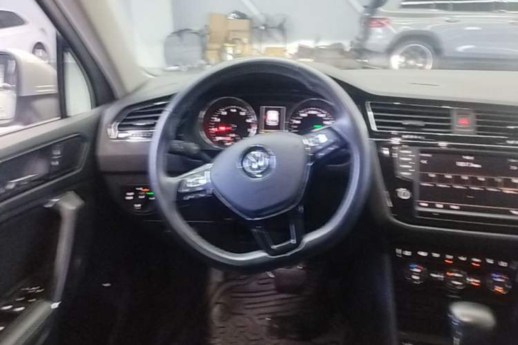 Used Volkswagen Tiguan L 2018 380TSI Automatic All-Wheel Drive Flagship Edition Steering Wheel