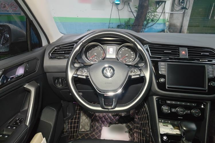 Used Volkswagen Tiguan L 2018 330TSI Automatic Two-Wheel Drive Luxury Edition Steering Wheel