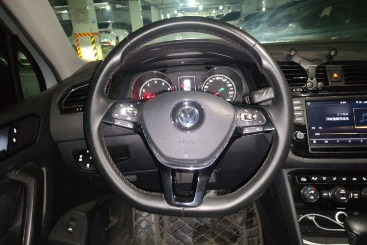 Used Volkswagen Tiguan L 2018 330TSI Automatic Two-Wheel Drive Flagship Edition Steering Wheel