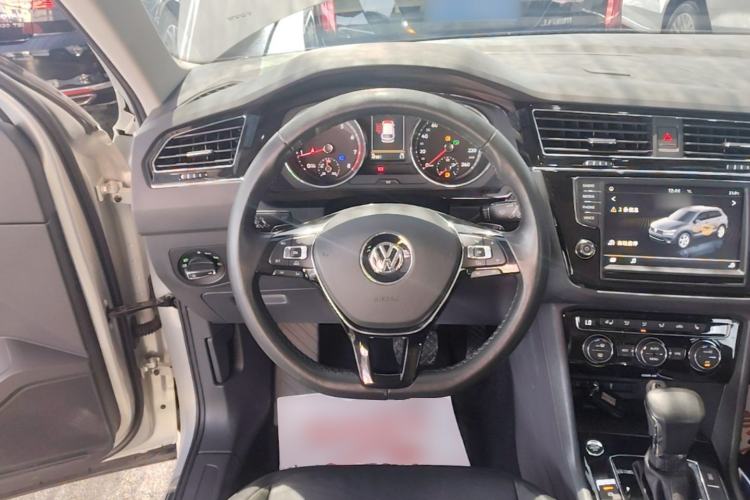 Used Volkswagen Tiguan L 2018 330TSI Automatic Two-Wheel Drive Luxury Edition Steering Wheel