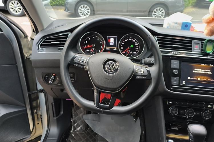 Used Volkswagen Tiguan L 2018 Facelift 330TSI Automatic Two-Wheel Drive Luxury Edition Steering Wheel