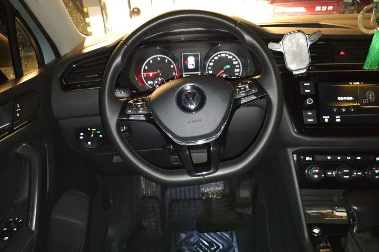 Used Volkswagen Tiguan L 2018 280TSI Automatic Two-Wheel Drive Comfort Edition Steering Wheel