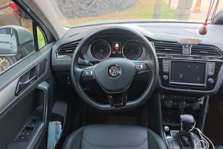 Used Volkswagen Tiguan L 2018 330TSI Automatic Two-Wheel Drive Comfort Edition Steering Wheel