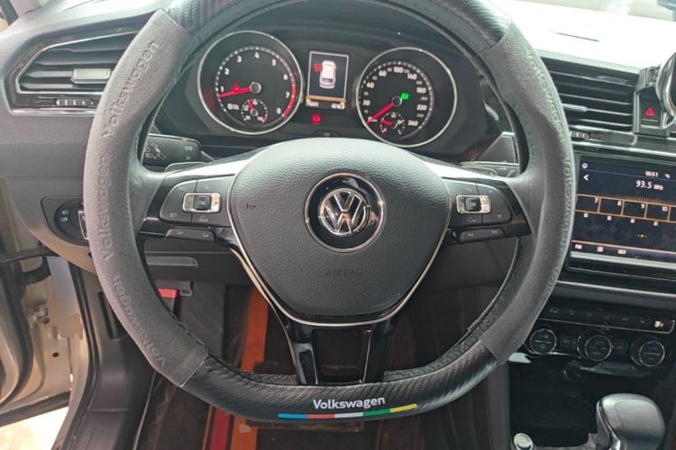 Used Volkswagen Tiguan L 2018 380TSI Automatic All-Wheel Drive Luxury Edition Steering Wheel