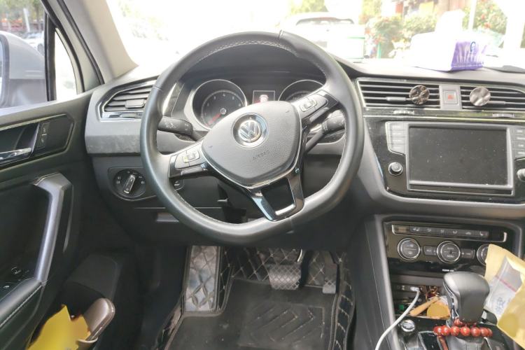 Used Volkswagen Tiguan L 2018 Facelift 330TSI Automatic Two-Wheel Drive Luxury Edition Steering Wheel