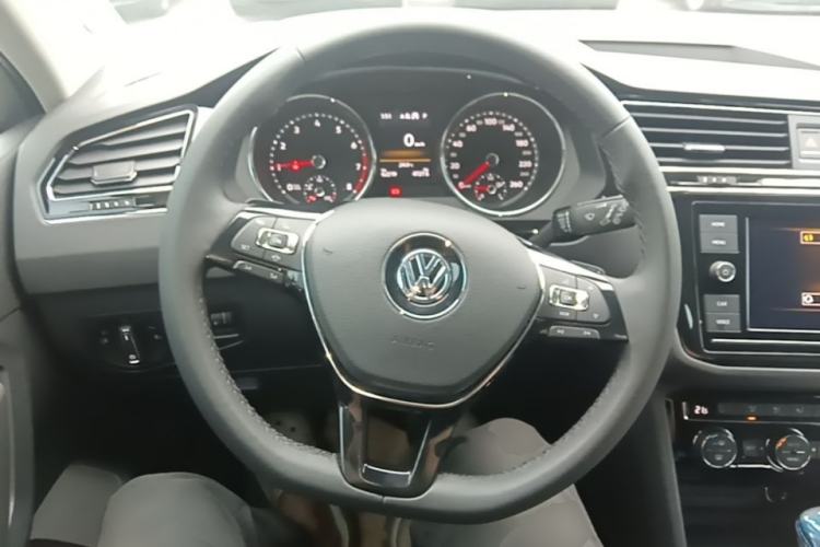Used Volkswagen Tiguan L 2018 Revised Version 330TSI Automatic Two-Wheel Drive Comfort Edition Steering Wheel