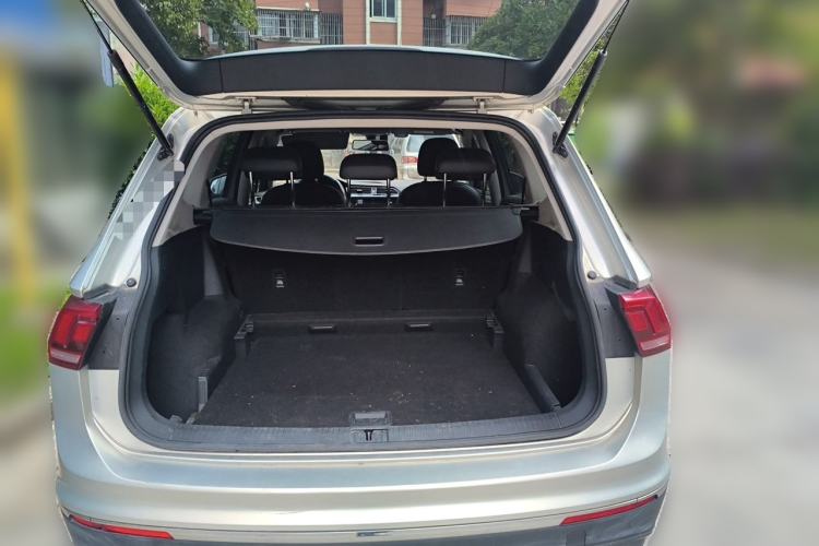 Used Volkswagen Tiguan L 2018 Revised Version 330TSI Automatic Two-Wheel Drive Comfort Edition Trunk