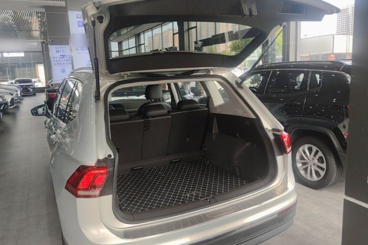 Used Volkswagen Tiguan L 2018 330TSI Automatic Two-Wheel Drive Luxury Edition Trunk