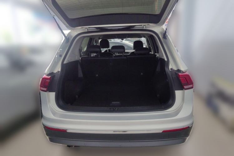 Used Volkswagen Tiguan L 2018 280TSI Automatic Two-Wheel Drive Comfort Edition Trunk