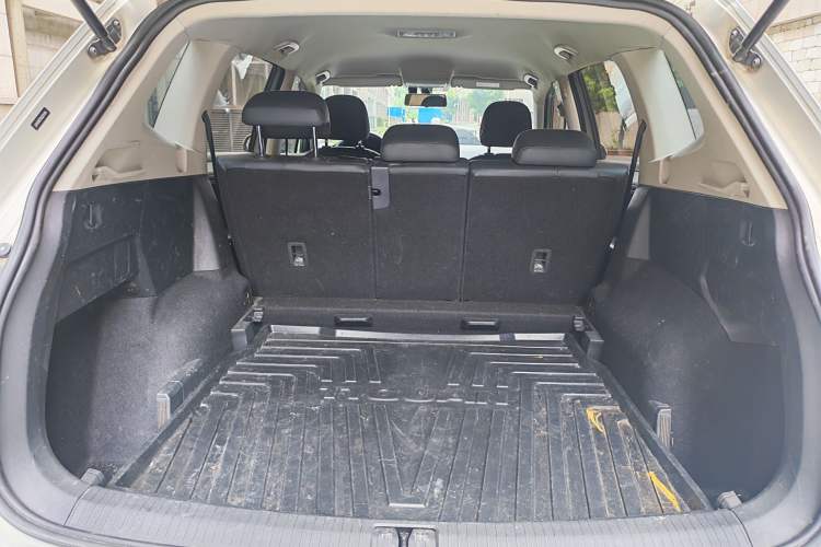 Used Volkswagen Tiguan L 2018 Revised Version 330TSI Automatic Two-Wheel Drive Trendy Edition Trunk