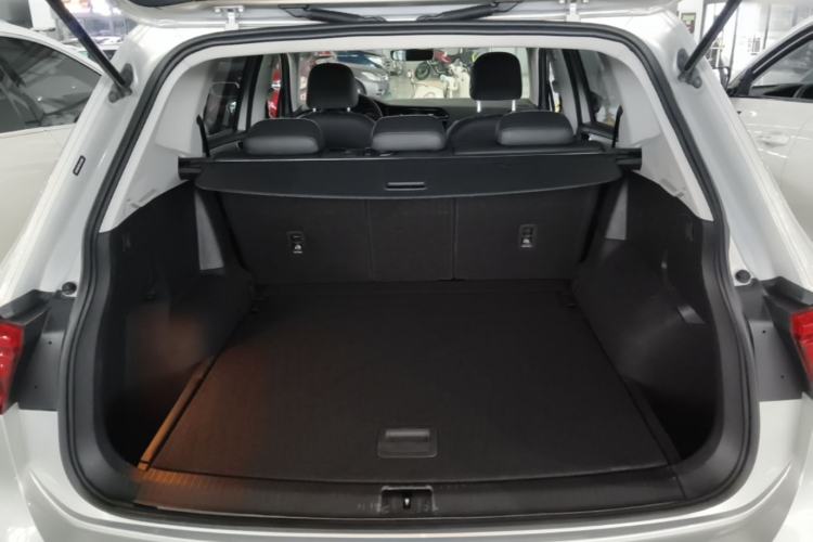 Used Volkswagen Tiguan L 2018 330TSI Automatic Two-Wheel Drive Luxury Edition Trunk