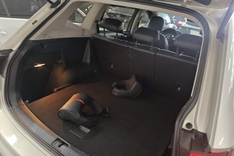 Used Volkswagen Tiguan L 2018 330TSI Automatic Two-Wheel Drive Luxury Edition Trunk