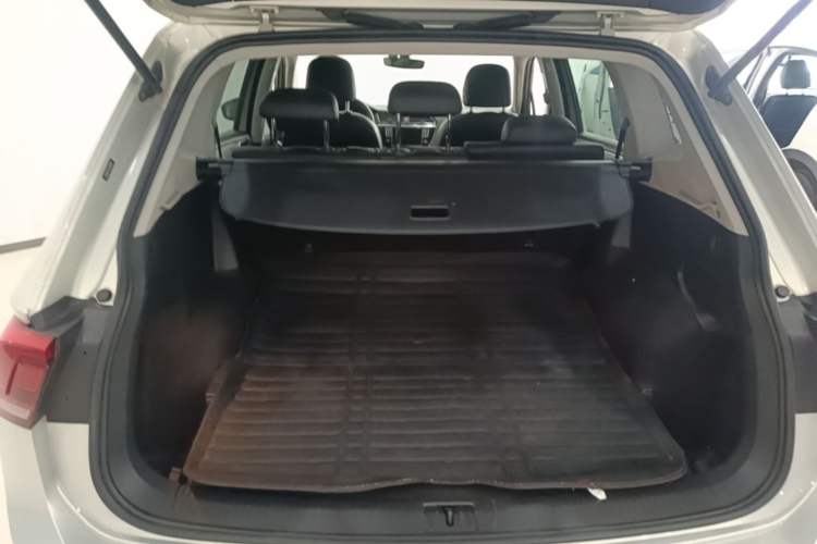 Used Volkswagen Tiguan L 2018 330TSI Automatic Two-Wheel Drive Luxury Edition Trunk