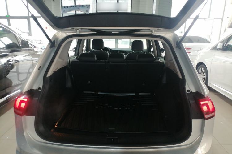 Used Volkswagen Tiguan L 2018 330TSI Automatic Two-Wheel Drive Luxury Edition Trunk