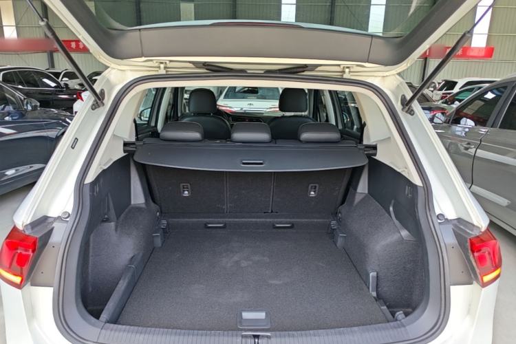 Used Volkswagen Tiguan L 2018 Revised Version 330TSI Automatic Two-Wheel Drive Comfort Edition Trunk