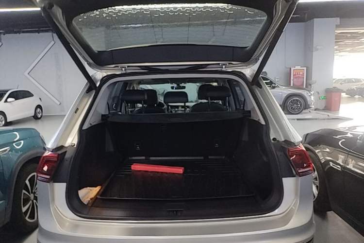Used Volkswagen Tiguan L 2018 380TSI Automatic All-Wheel Drive Flagship Edition Trunk