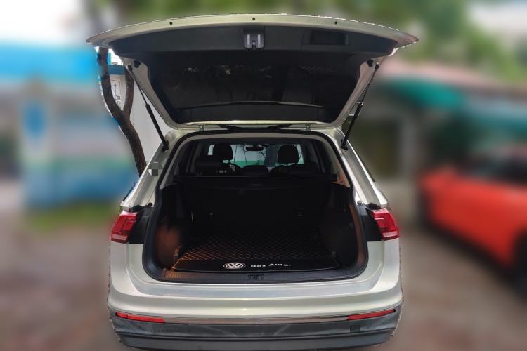 Used Volkswagen Tiguan L 2018 330TSI Automatic Two-Wheel Drive Luxury Edition Trunk