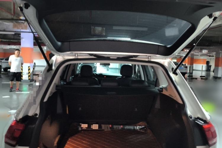Used Volkswagen Tiguan L 2018 330TSI Automatic Two-Wheel Drive Comfort Edition Trunk