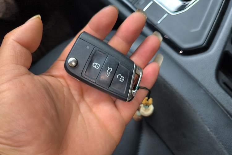 Used Volkswagen Tiguan L 2018 Revised Version 330TSI Automatic Two-Wheel Drive Comfort Edition Vehicle Key