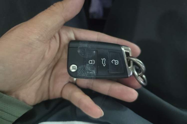 Used Volkswagen Tiguan L 2018 330TSI Automatic Two-Wheel Drive Luxury Edition Vehicle Key