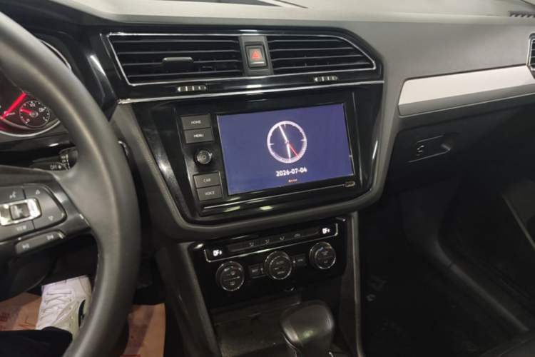 Used Volkswagen Tiguan L 2018 Revised Version 330TSI Automatic Two-Wheel Drive Comfort Edition Audio And AC Panel
