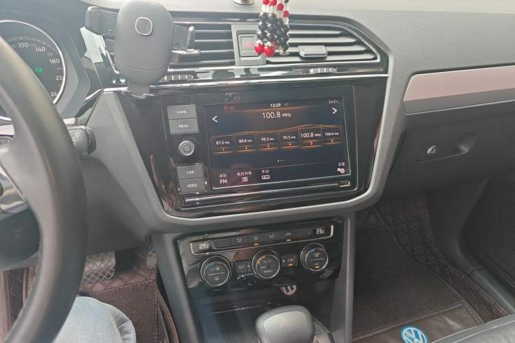 Used Volkswagen Tiguan L 2018 280TSI Automatic Two-Wheel Drive Comfort Edition Audio And AC Panel