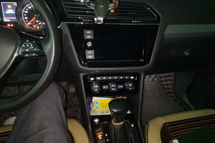 Used Volkswagen Tiguan L 2018 Facelift 330TSI Automatic Two-Wheel Drive Luxury Edition Audio And AC Panel