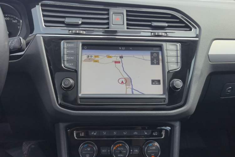 Used Volkswagen Tiguan L 2018 330TSI Automatic Two-Wheel Drive Luxury Edition Audio And AC Panel
