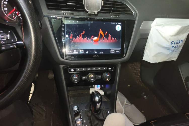 Used Volkswagen Tiguan L 2018 330TSI Automatic Two-Wheel Drive Luxury Edition Audio And AC Panel