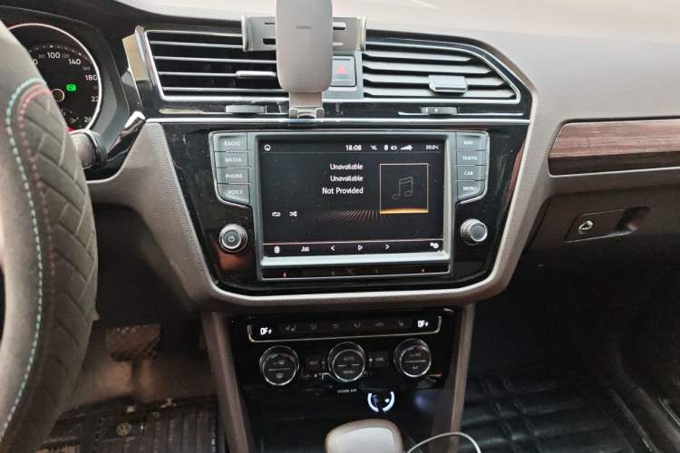 Used Volkswagen Tiguan L 2018 Revised 330TSI Automatic Two-Wheel Drive Flagship Edition Audio And AC Panel