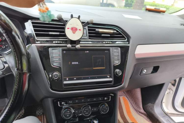 Used Volkswagen Tiguan L 2018 330TSI Automatic Two-Wheel Drive Luxury Edition Audio And AC Panel