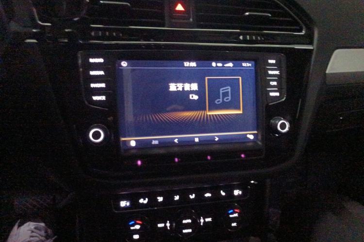 Used Volkswagen Tiguan L 2018 380TSI Automatic All-Wheel Drive Luxury Edition Audio And AC Panel