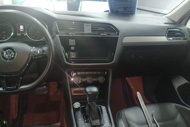 Used Volkswagen Tiguan L 2018 Facelift 330TSI Automatic Two-Wheel Drive Luxury Edition Audio And AC Panel